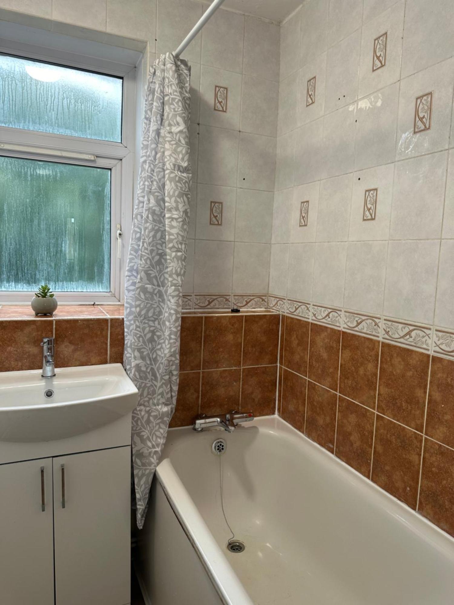 Shared In A Luxury 3 Bedroom Flat In Aldgate, E1!central Apartment London