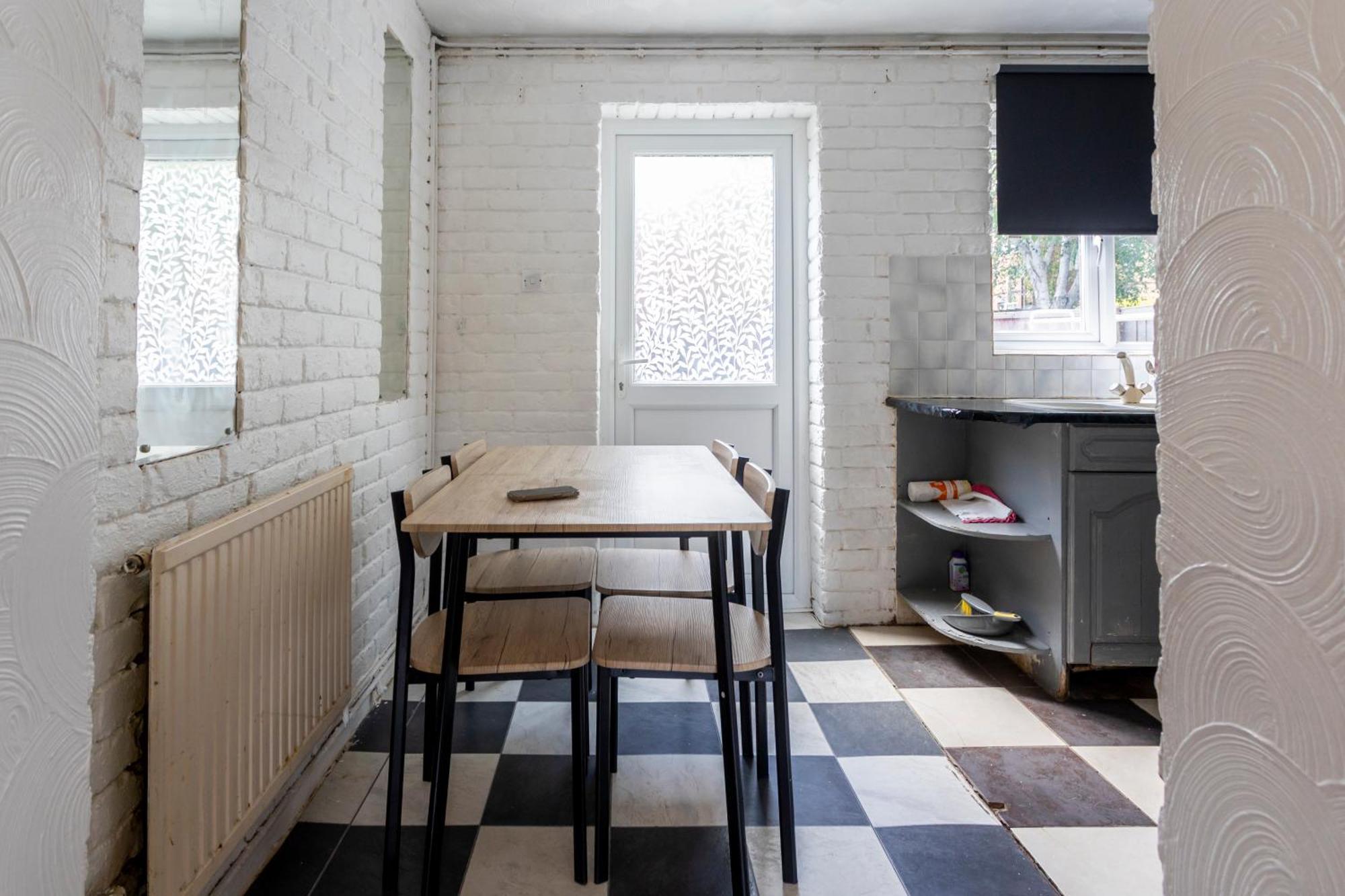 Cosy By Excel Centre & Airport Appartement *