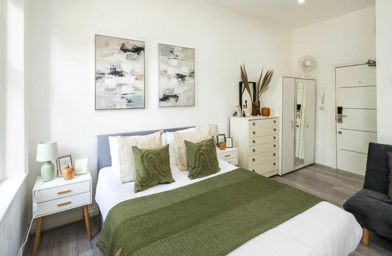S5 Spacious-bright Studio-zone2-superkingbed Apartment