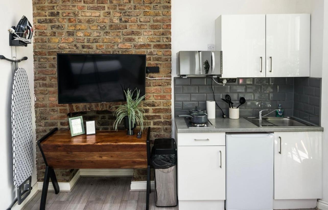 Apartment S5 Spacious-bright Studio-zone2-superkingbed London