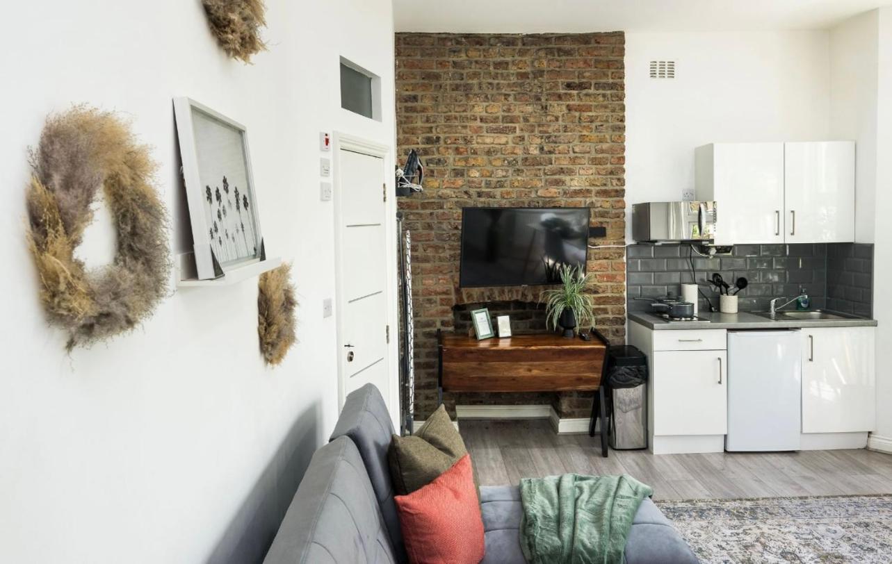 S5 Spacious-bright Studio-zone2-superkingbed Apartment