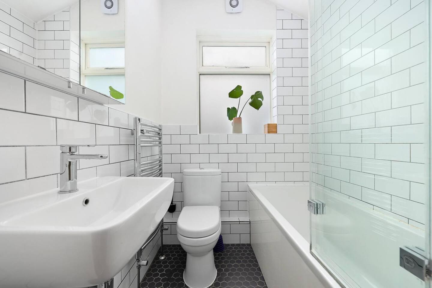 Pass The Keys Centrally Located Stylish Flat Londres