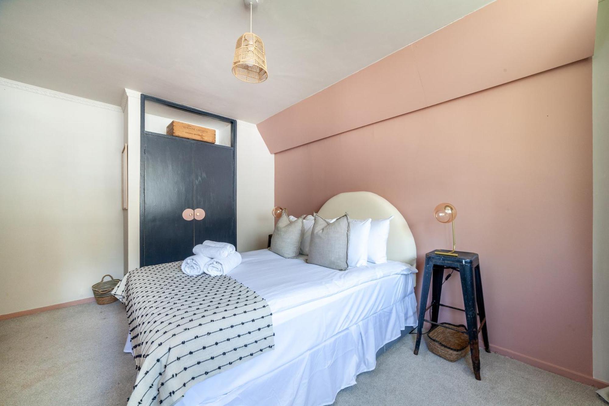Mezzanine 3-bed In Central London, By Westminster Apartment *