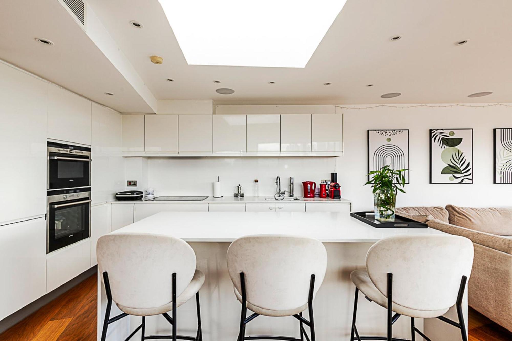 Modern Haven With Terrace View & Urban Charm Londres