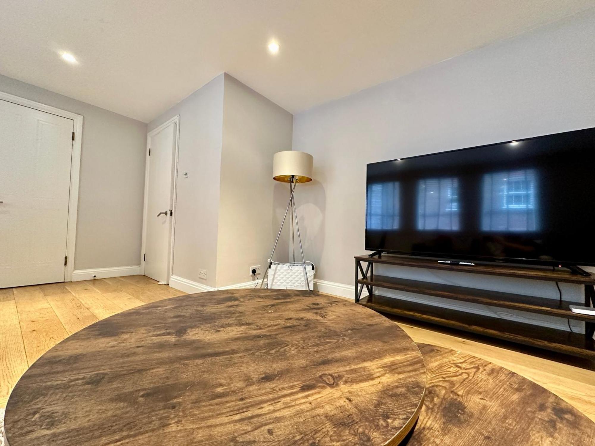 Kensington 2Bed Stucco Bright Large High Ceilings - Luxurylondonstays Londres