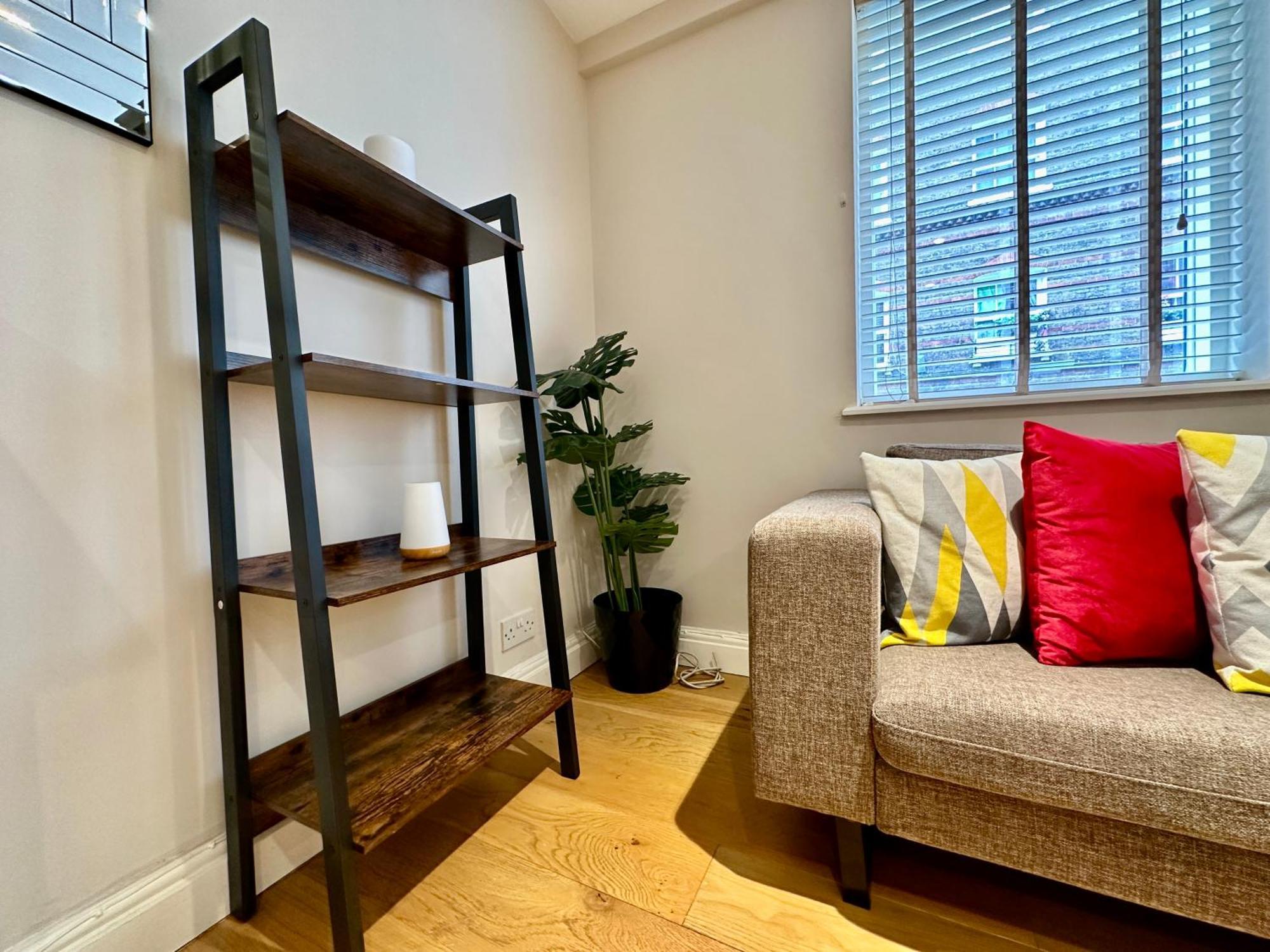Kensington 2Bed Stucco Bright Large High Ceilings - Luxurylondonstays * London