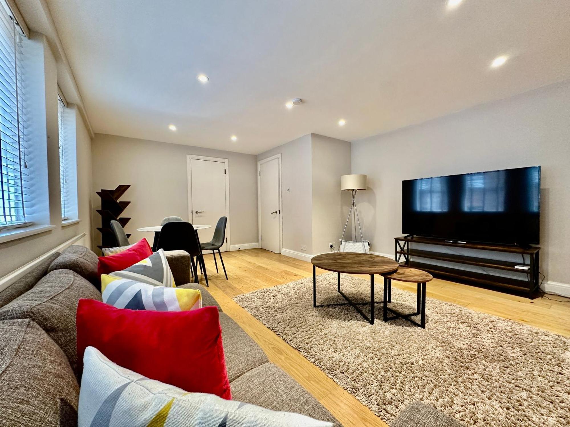 Kensington 2Bed Stucco Bright Large High Ceilings - Luxurylondonstays