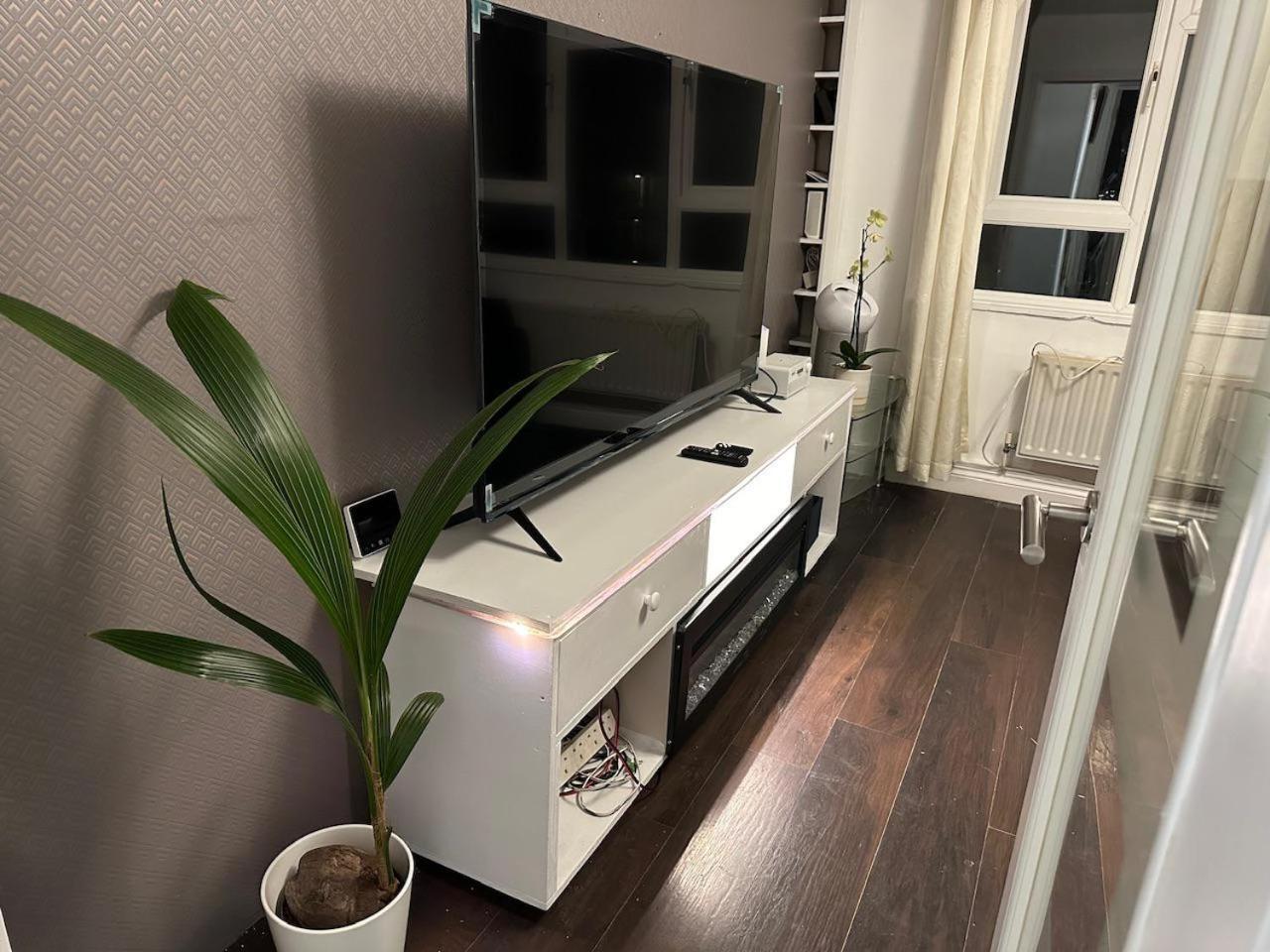 Appartement Stylish 1br W Fireplace & High-speed Wifi Londres