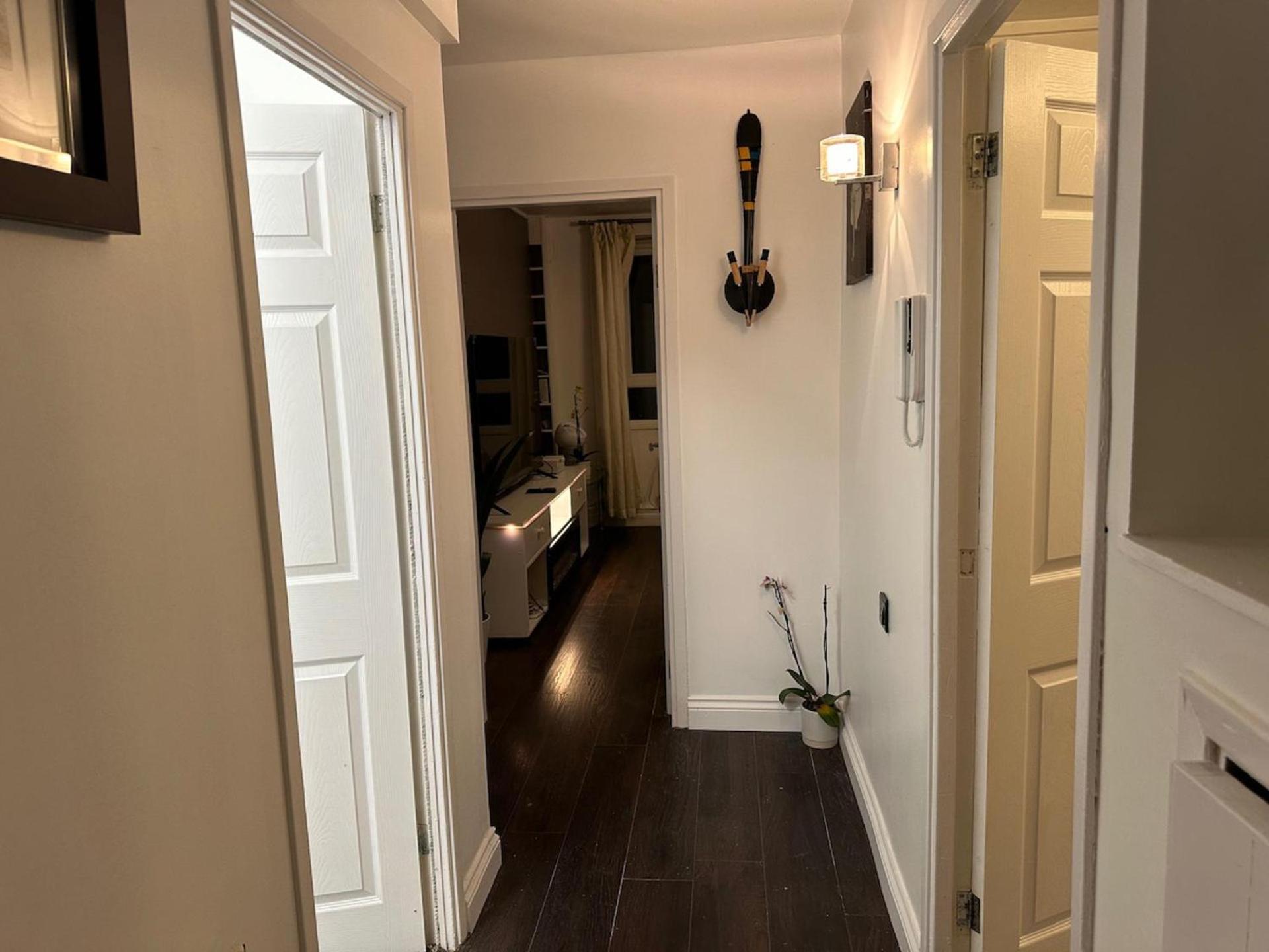 Stylish 1br W Fireplace & High-speed Wifi Appartement