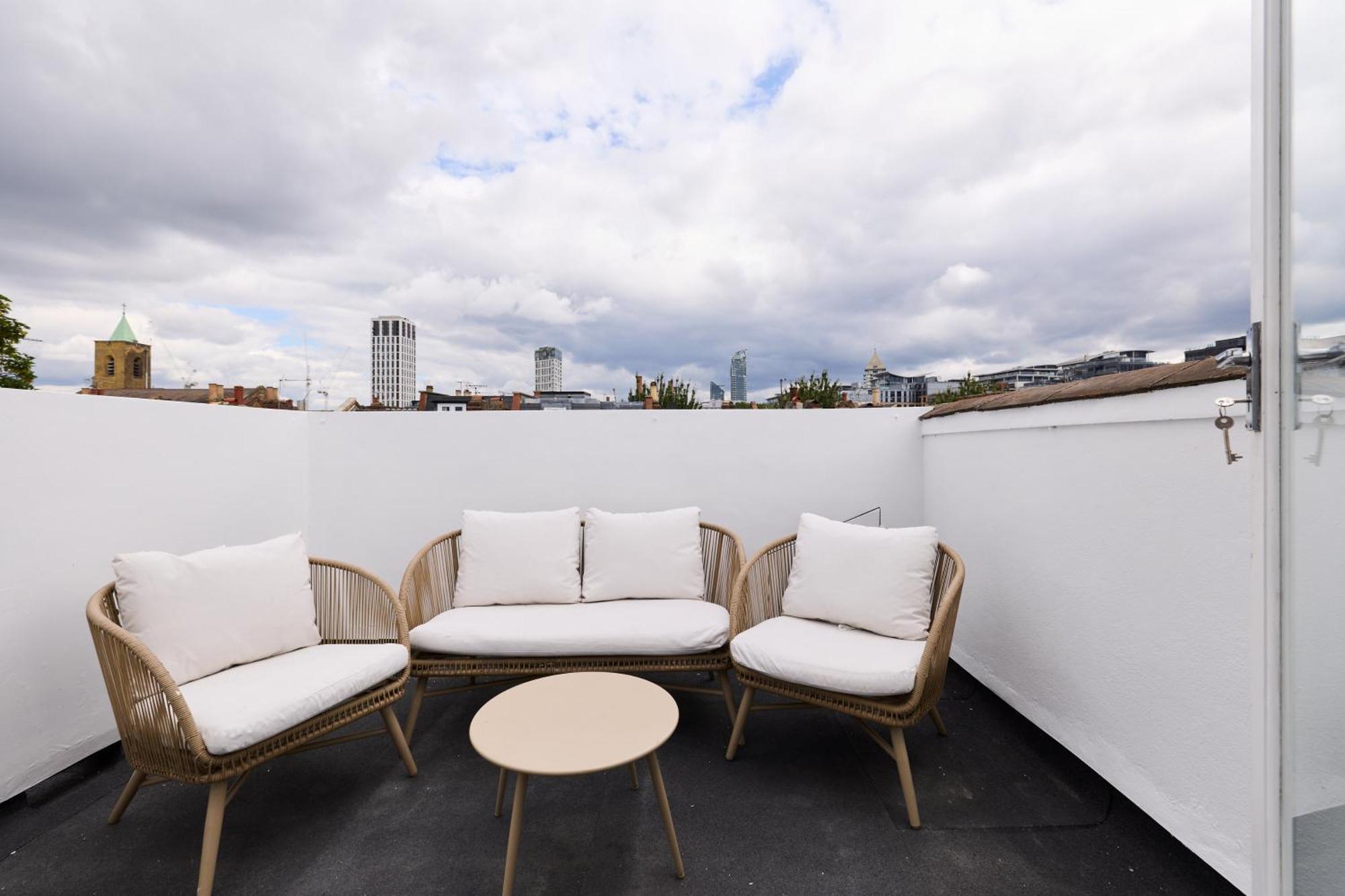 The Fulham Arms - Elegant 3bdr Flat With Terrace Apartment
