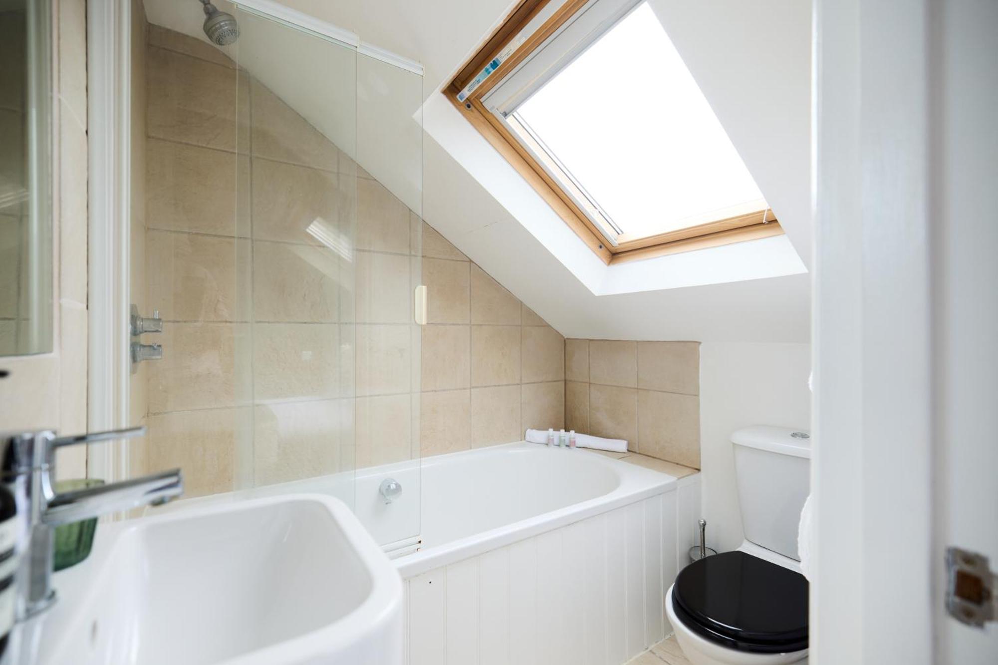 The Fulham Arms - Elegant 3bdr Flat With Terrace Apartment London