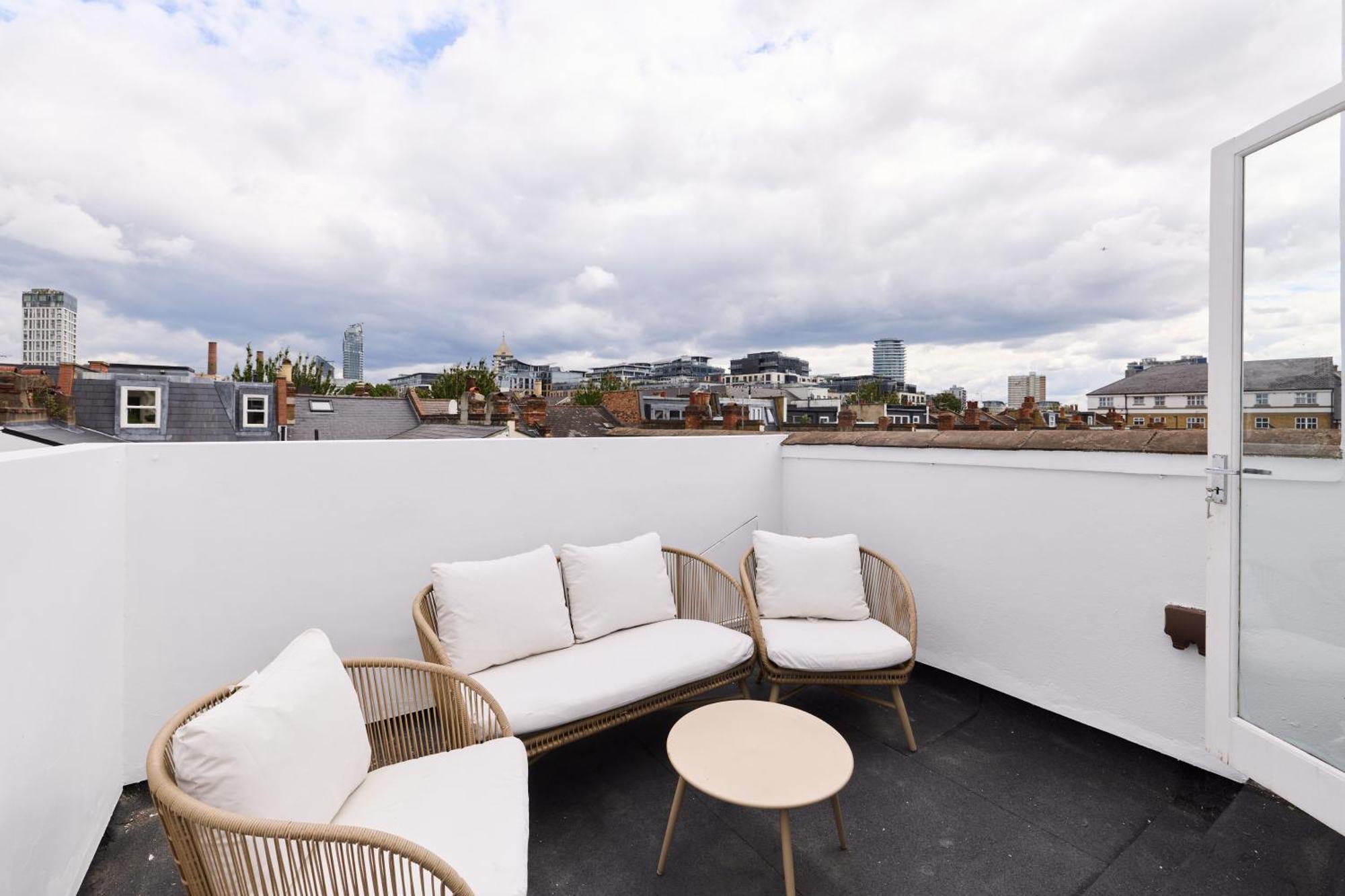 The Fulham Arms - Elegant 3bdr Flat With Terrace Apartment *