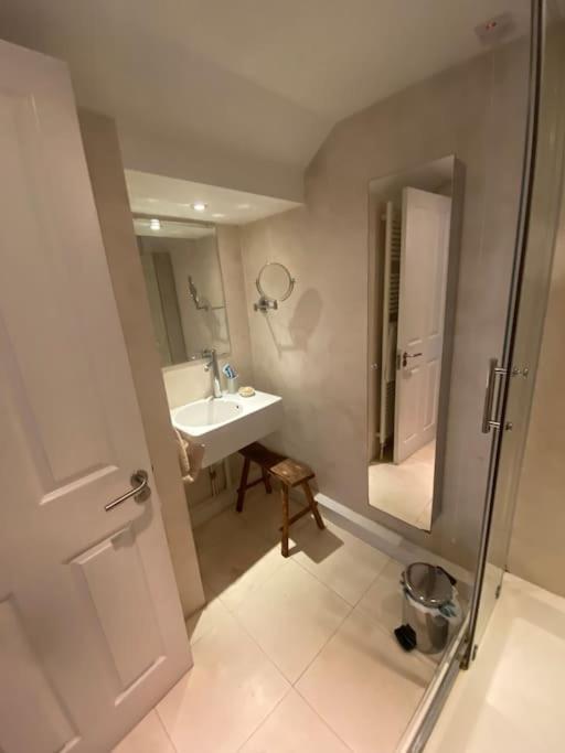 Appartement Spacious And Light West Basement Flat Londres