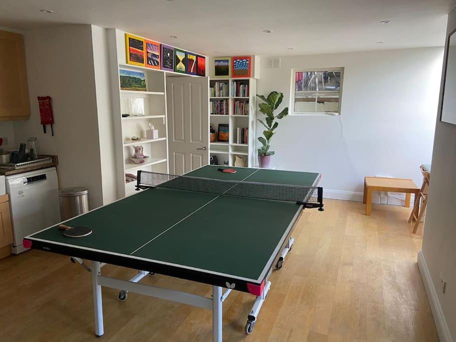 Appartement Spacious And Light West Basement Flat