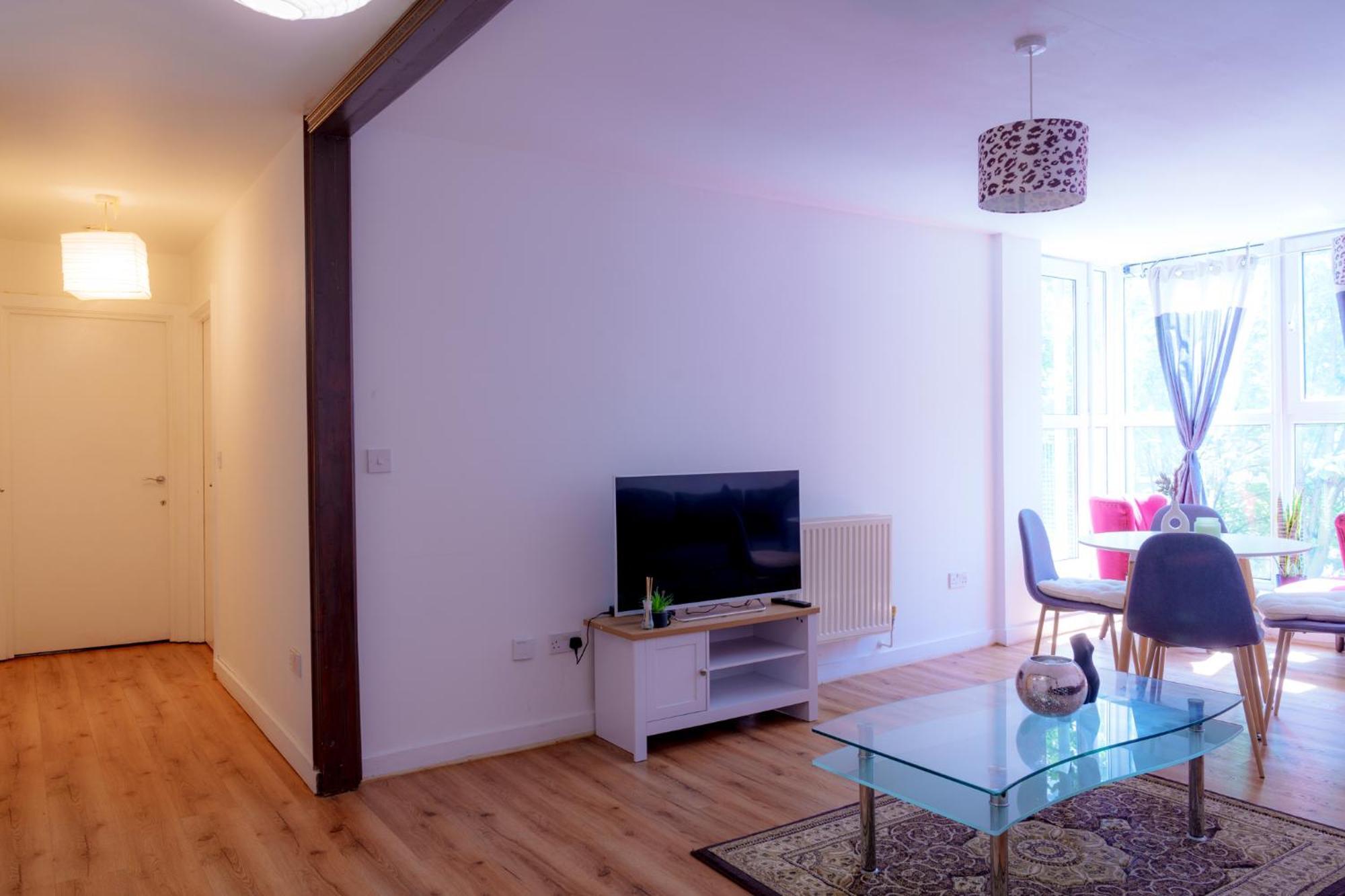 Appartement Spacious 2bd 2baths In *