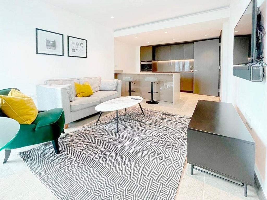 Central 1-bed Flat With River Thames Views And Winter Garden * London