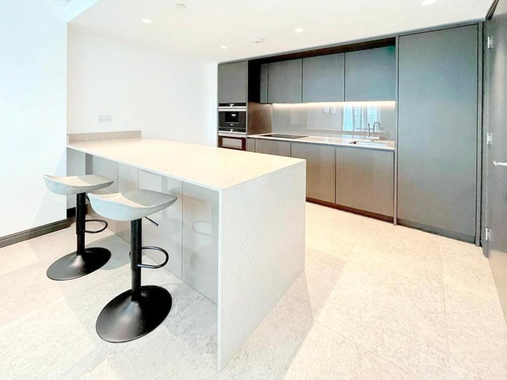 Central 1-bed Flat With River Thames Views And Winter Garden Apartment *