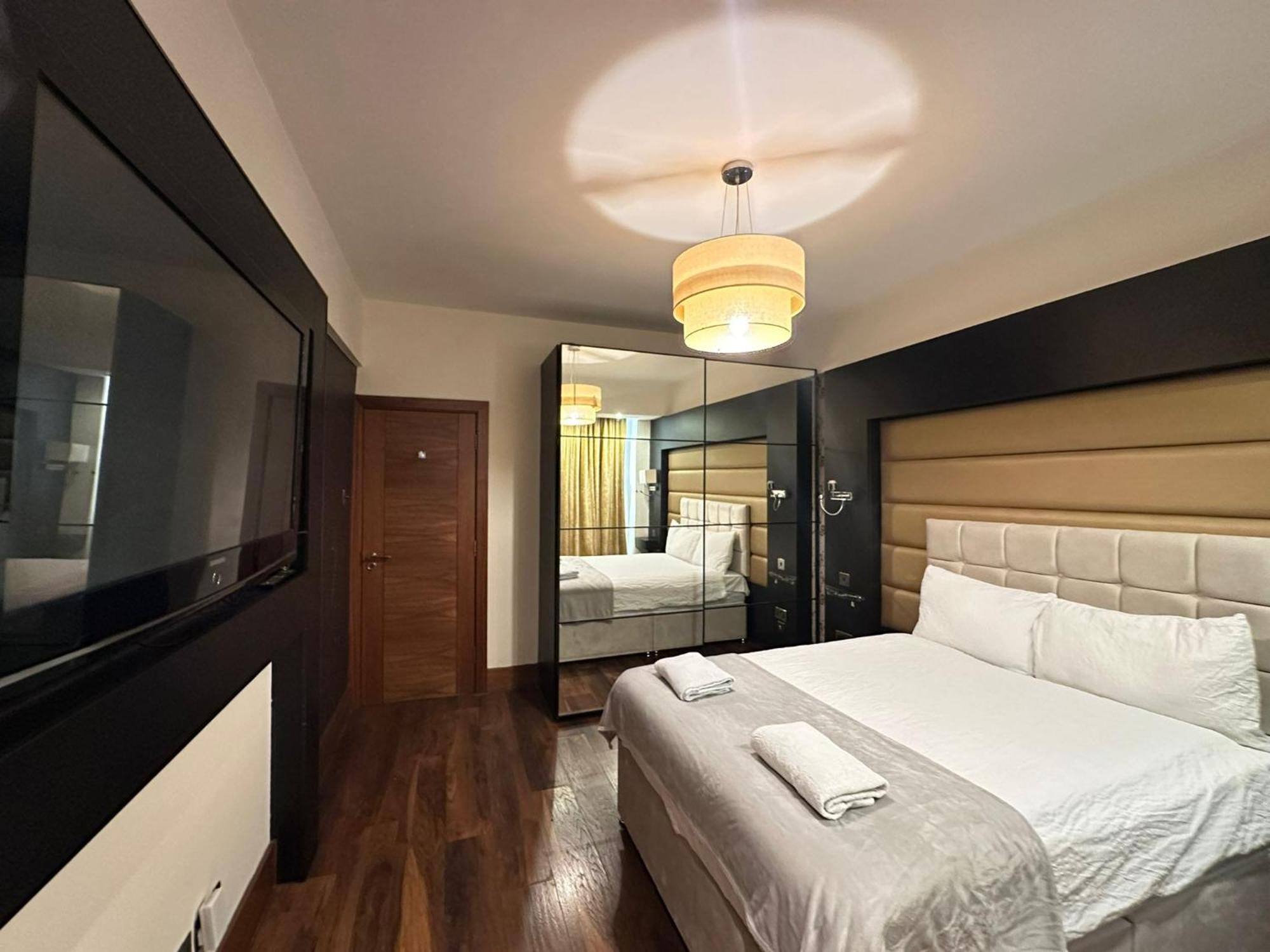 Marble Arch Two Bedroom Apartment *