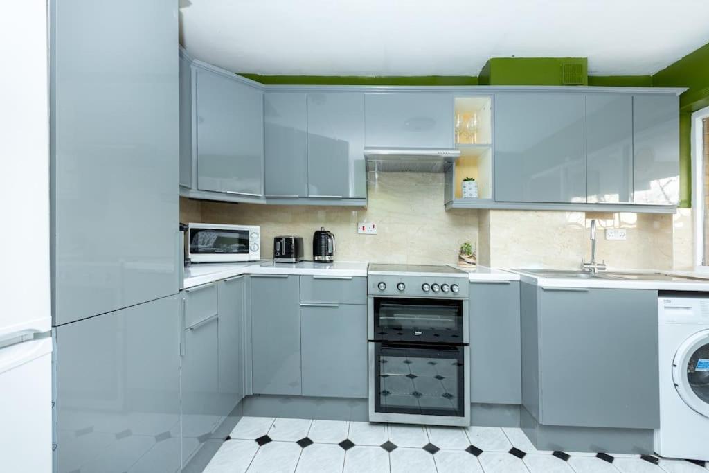 Spacious 4br With Large Balcony Londres