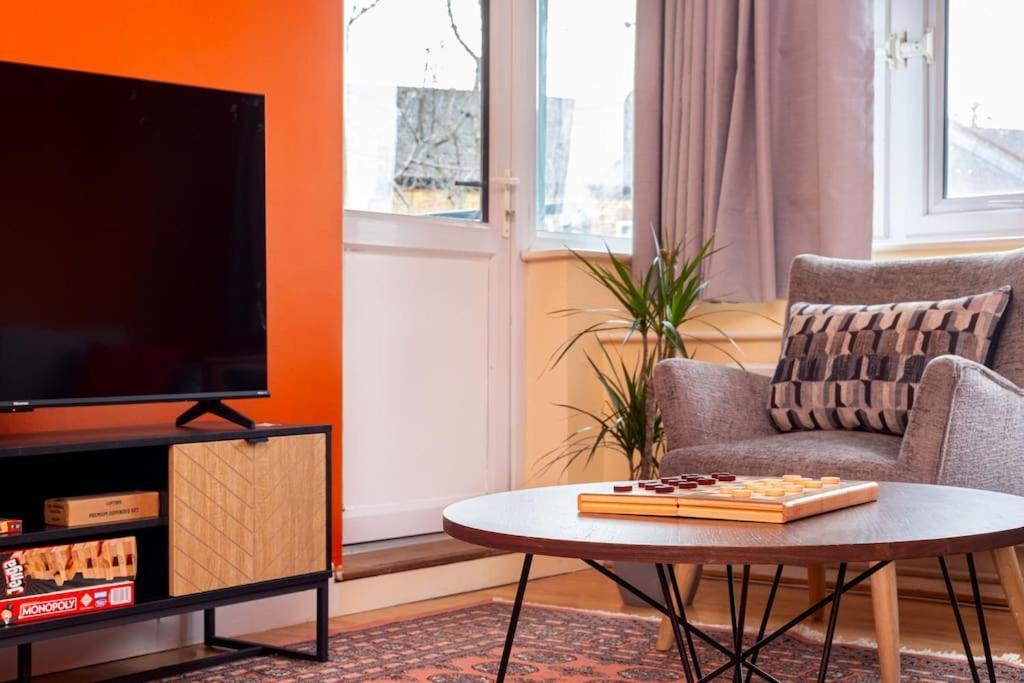 Spacious 4br With Large Balcony * Londres