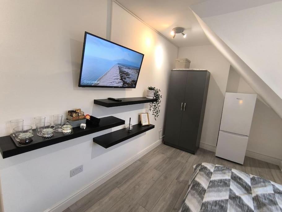 Style Room, Near Tooting Broadway Station *