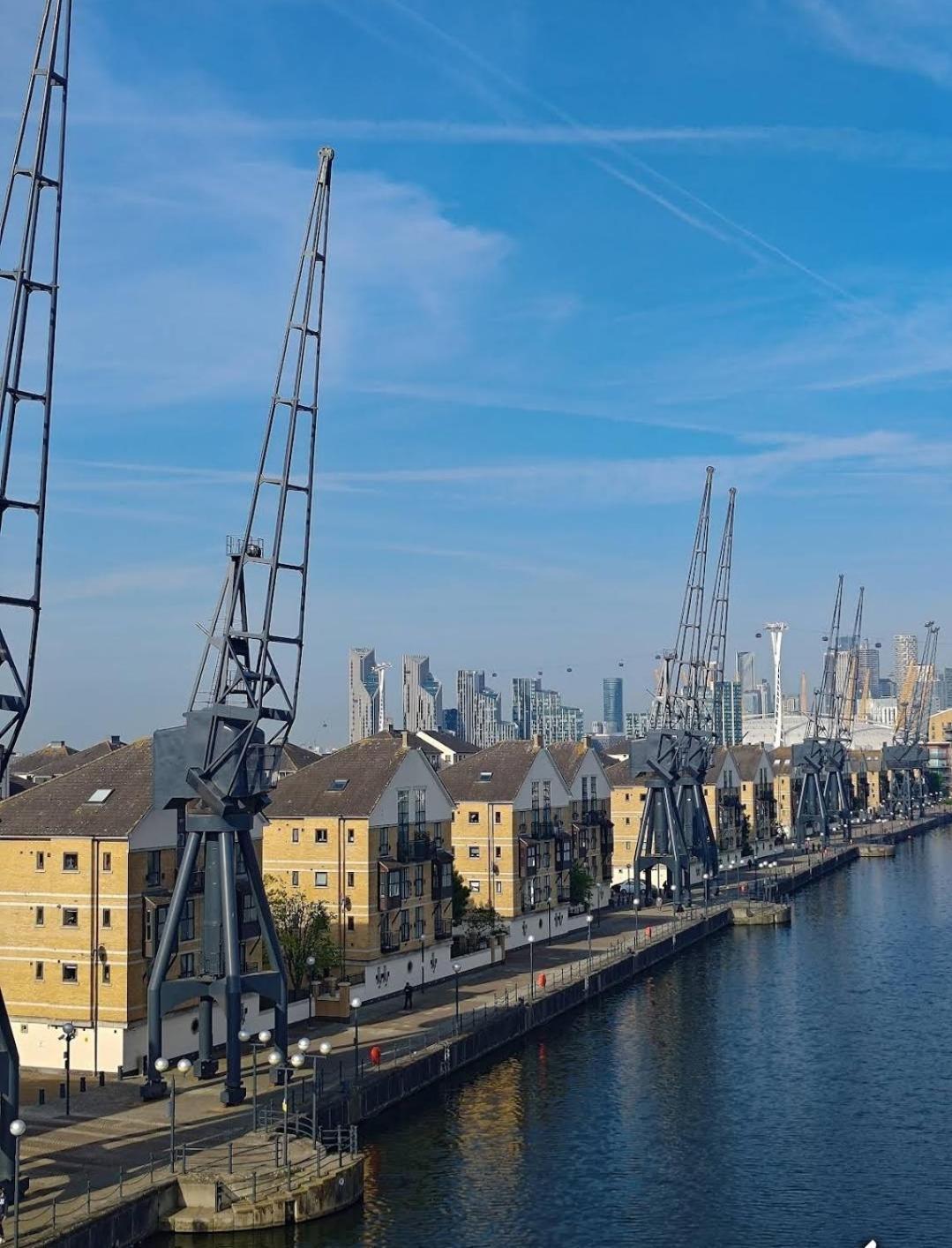 Excel Riverview Luxury -sleep 6- Free Parking- Playstation 4 Apartment London