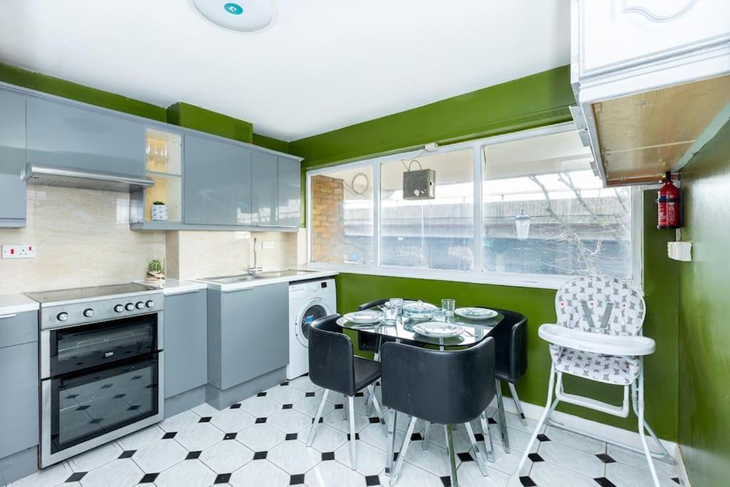 Appartement Spacious 4br With Large Balcony *