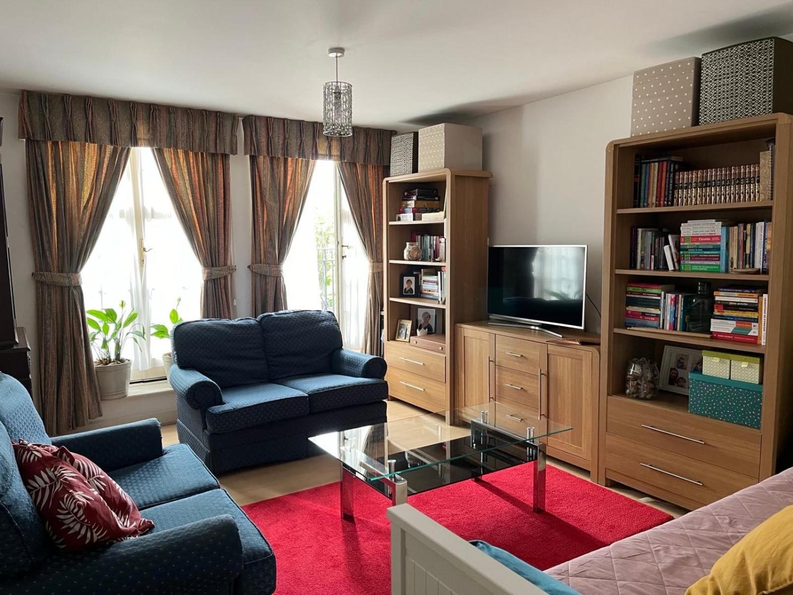 Apartment Beautiful 2 Bedroom *