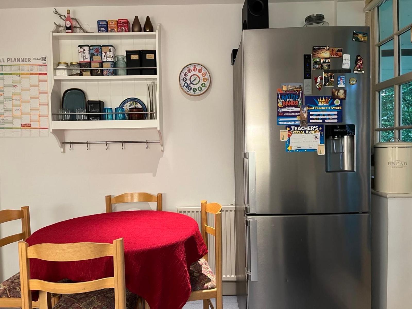 Beautiful 2 Bedroom Apartment *