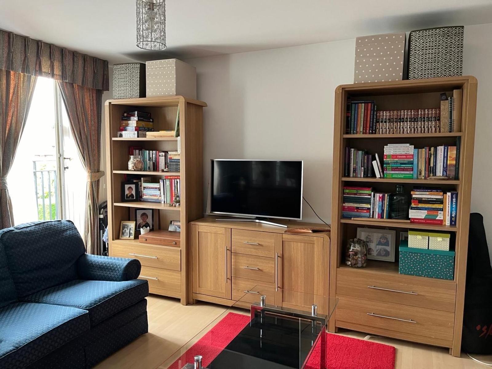 Beautiful 2 Bedroom Apartment *