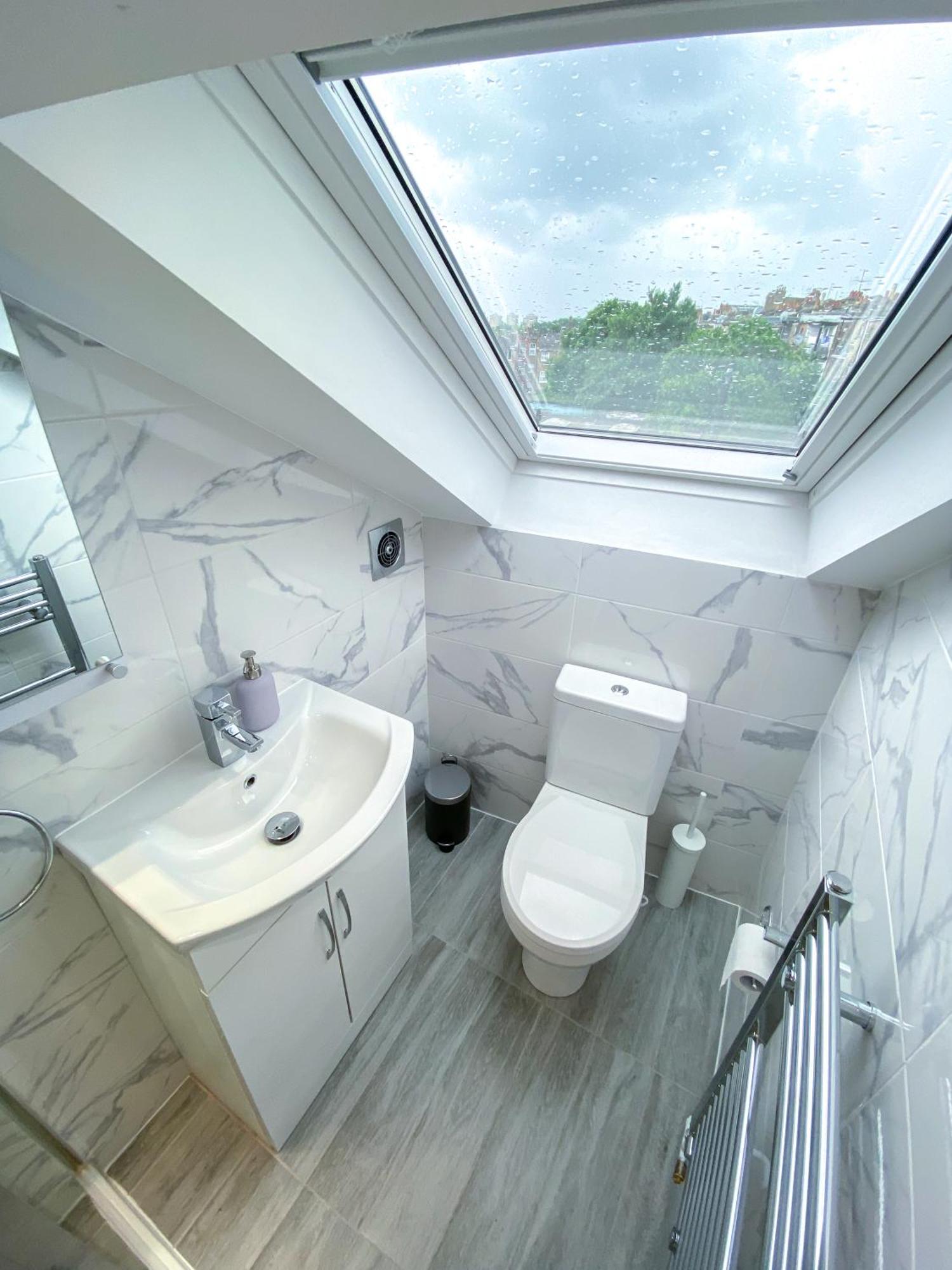 Large 1-bedroom Flat, 5 Guest, - F4 Apartamento Londres