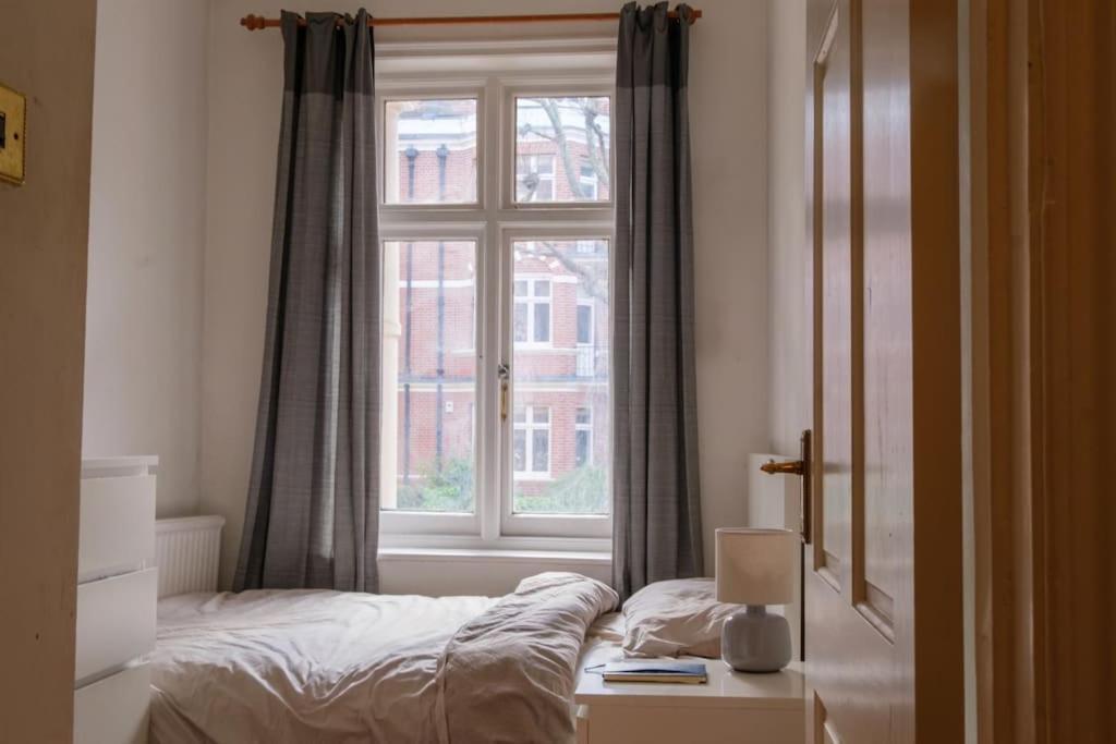 3 Bedroom Lauderdale Mansions Appartement