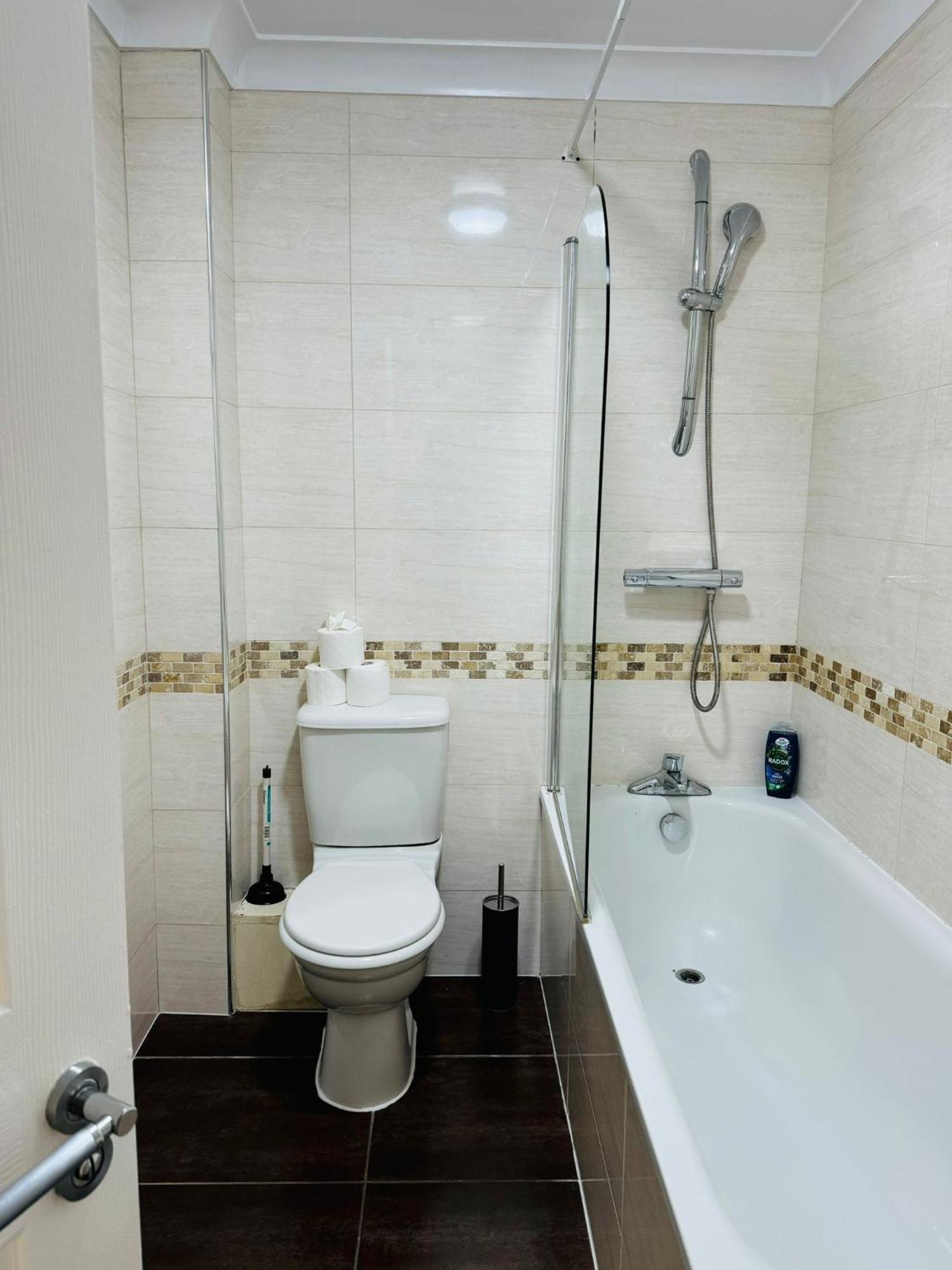 Apartment Spacious Flat In Streatham *