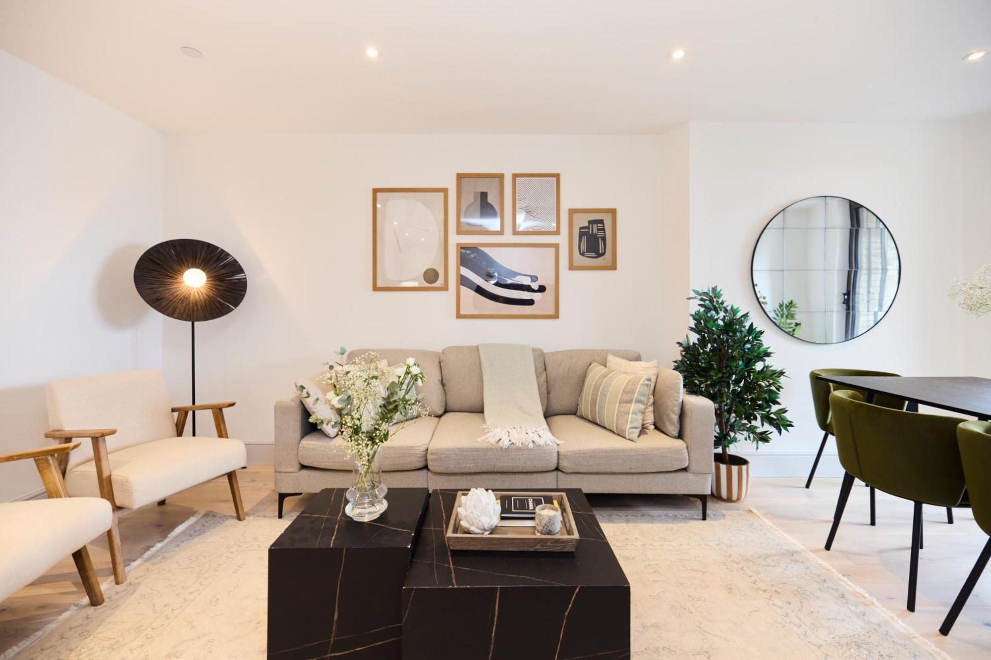 The South Wimbledon Escape - Lovely 3bdr With Balcony Apartment *