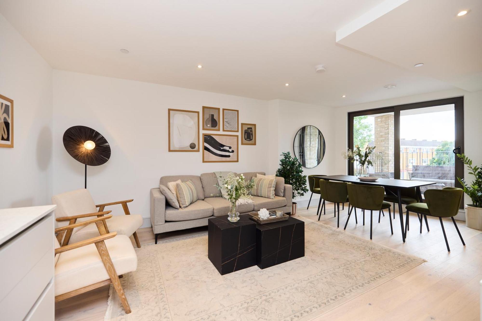 The South Wimbledon Escape - Lovely 3bdr With Balcony Apartment