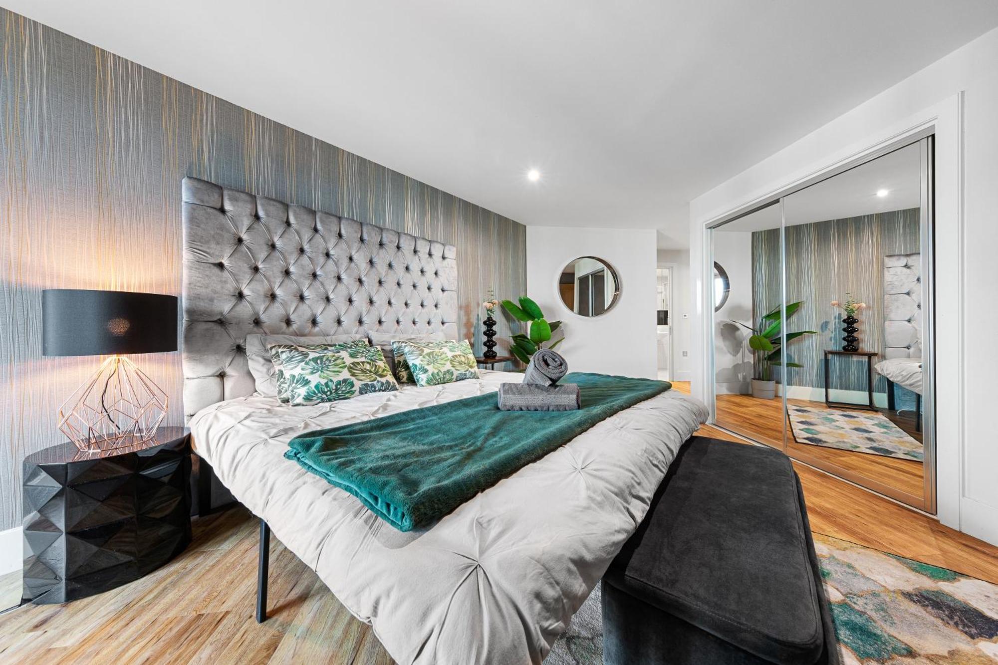 Vauxhall Large 2bedroom With Amazing River View Panoramic Balcony London