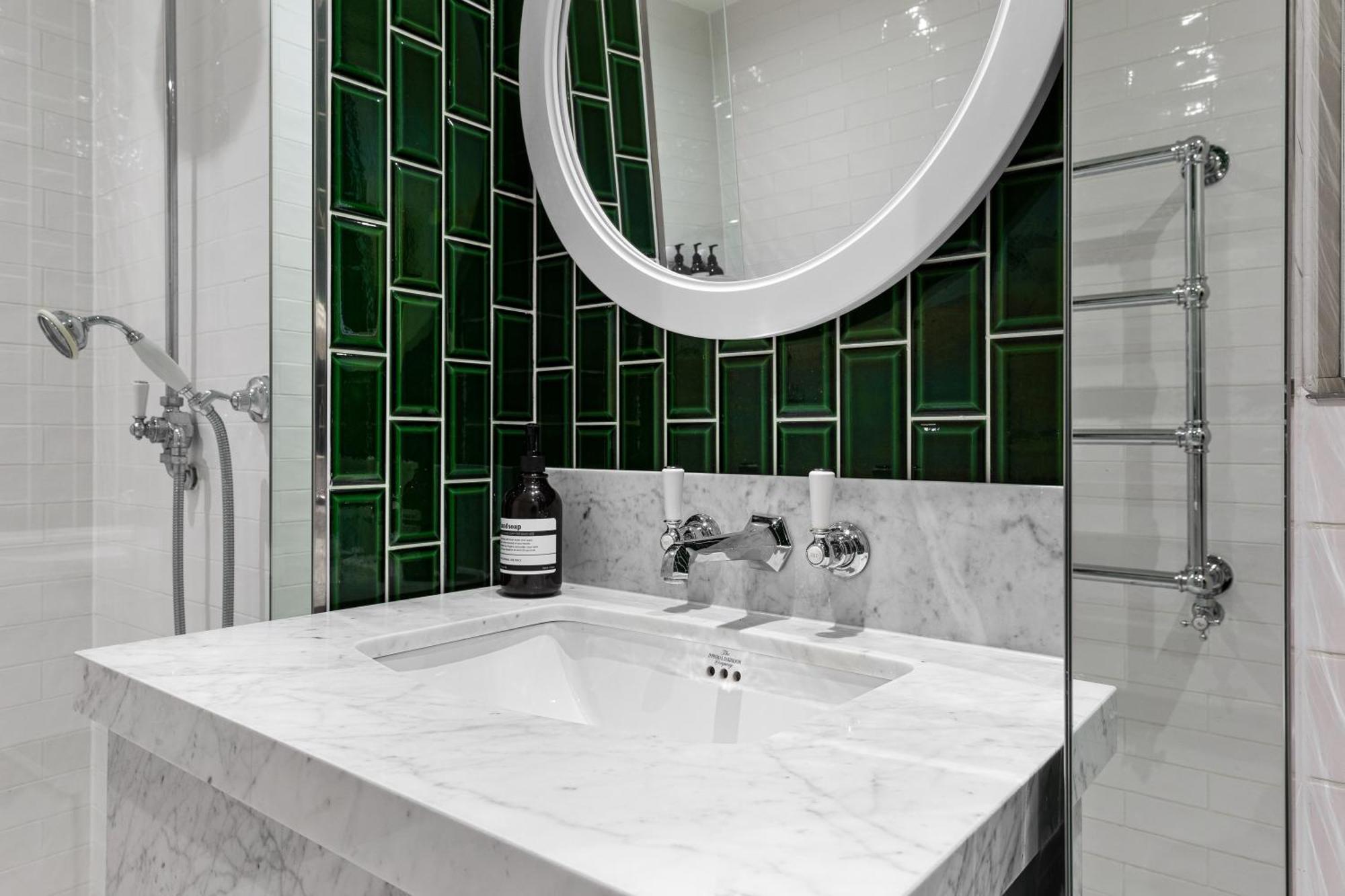 Spectacular Riverview Two Bedroom Luxury Designer Apartment-ac-parking-wifi-2 Bathrooms Appartement Londres