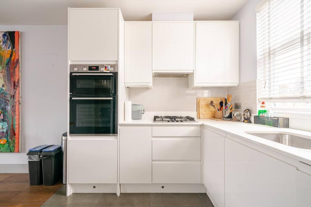Luxurious & Modern 2 Bedroom Notting Hill Townhouse Londres