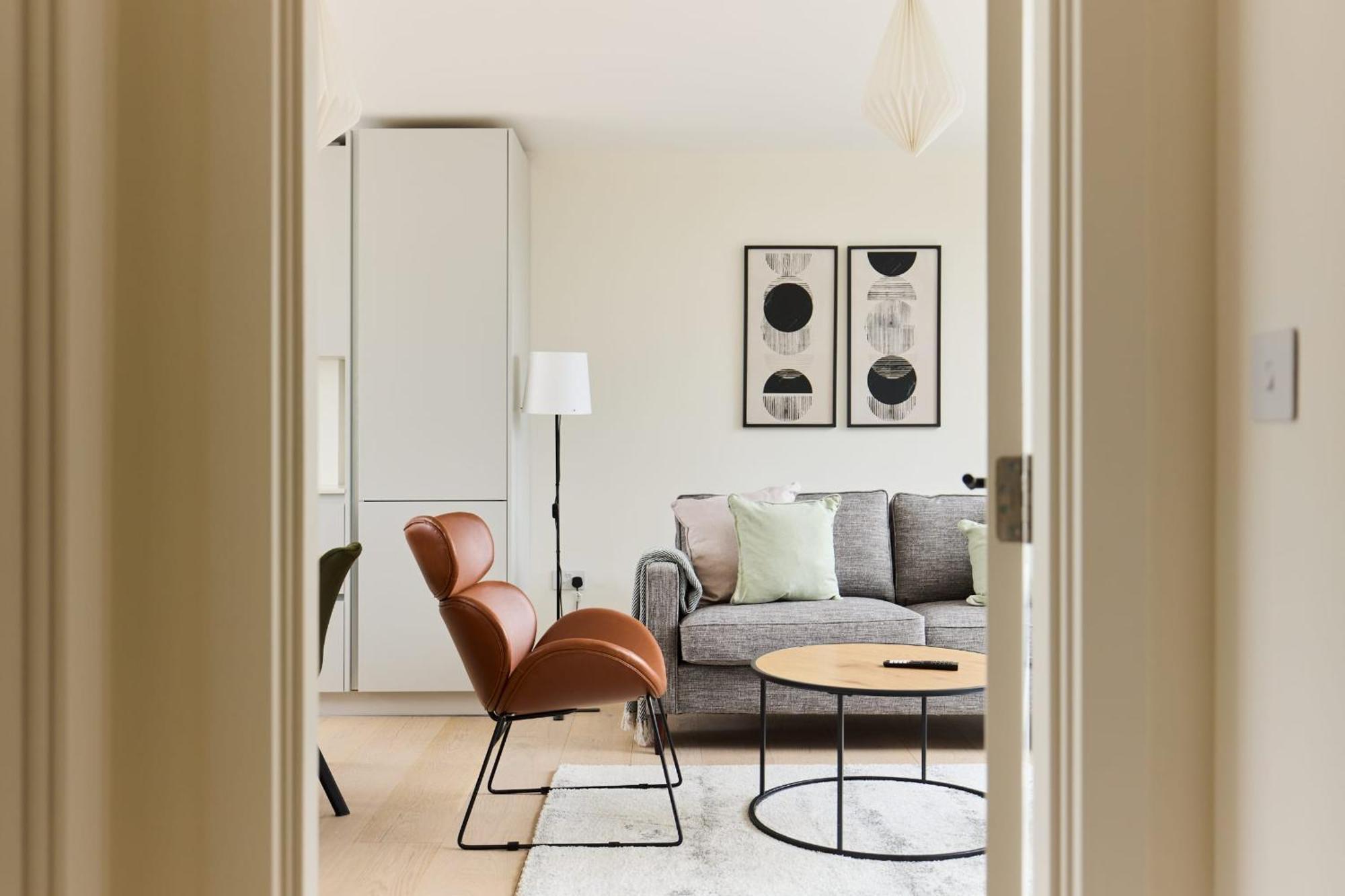 The East Mile Quarters - Gorgeous 3bdr Flat With Balcony London