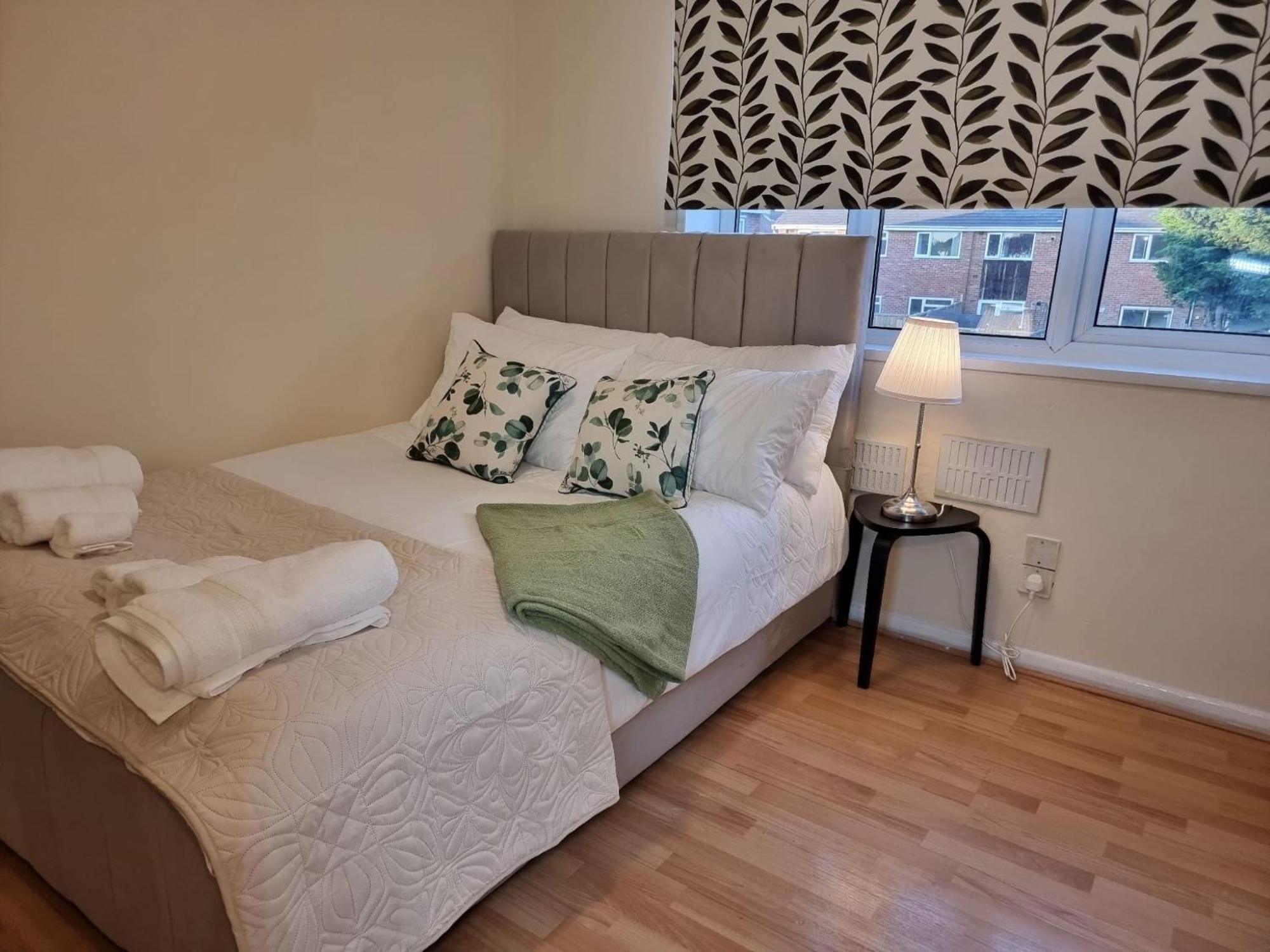 Сasa de vacaciones Heathrow Airport House *