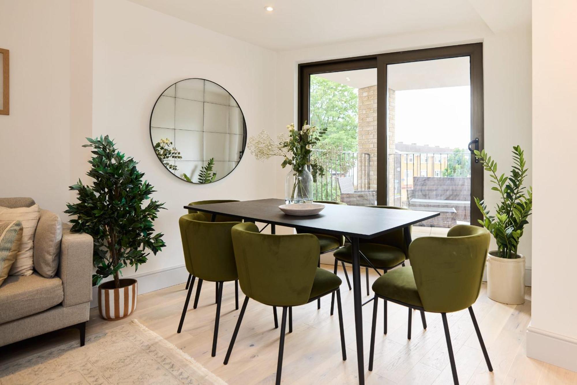 The South Wimbledon Escape - Lovely 3bdr With Balcony * London