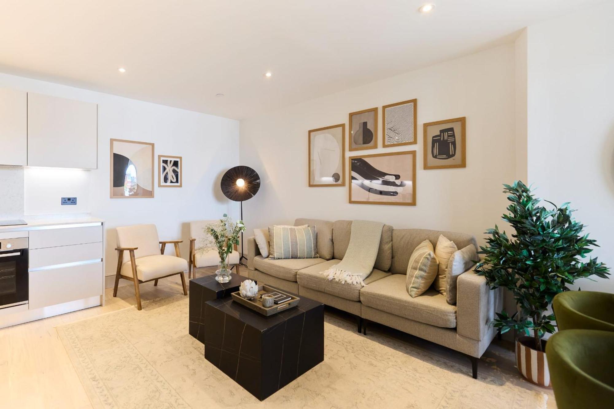 The South Wimbledon Escape - Lovely 3bdr With Balcony Apartment London
