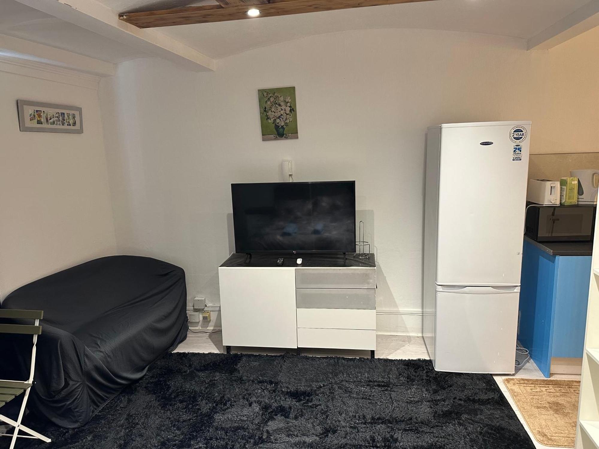 1 Bedroom 220 *