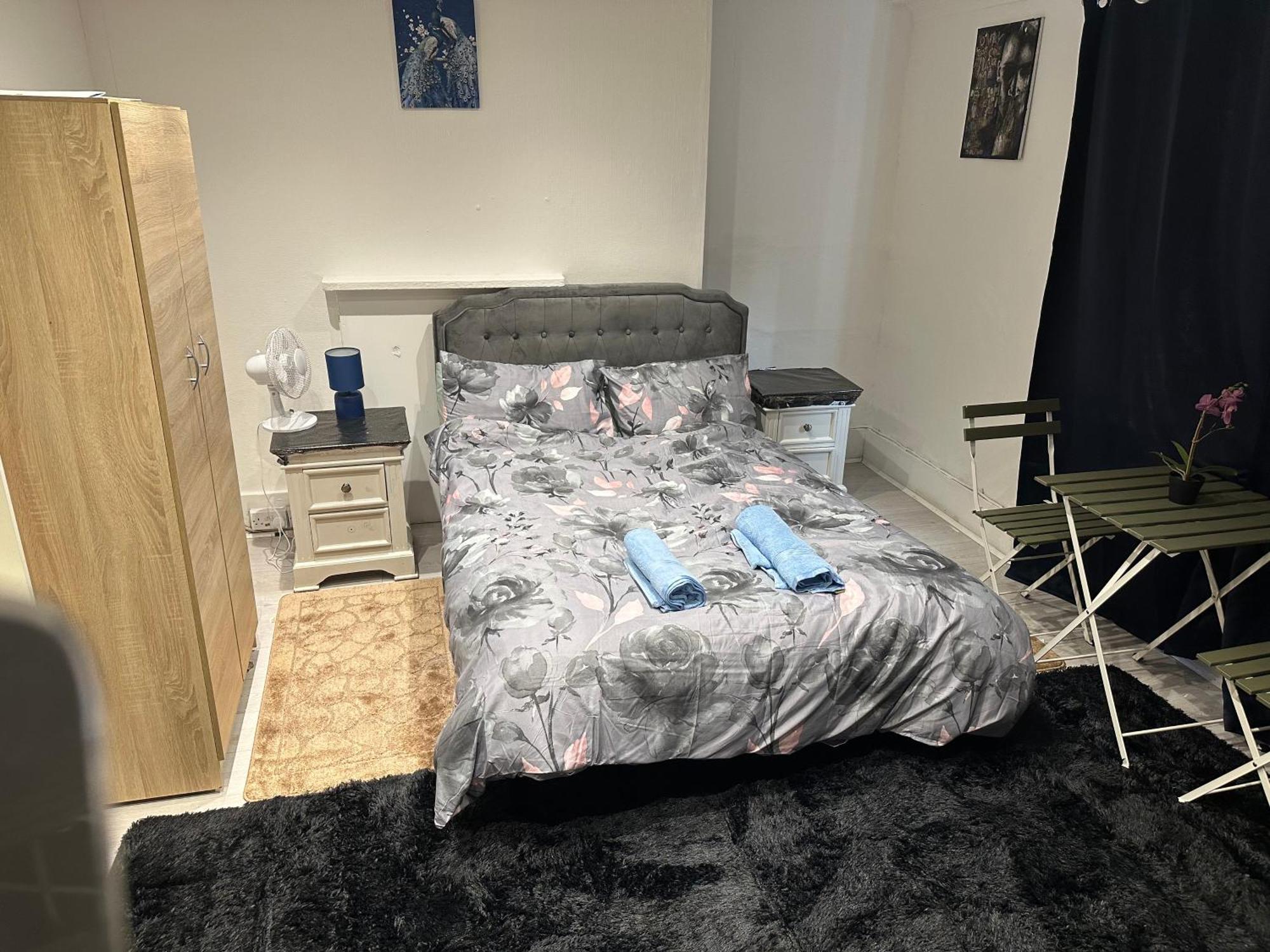 Apartment 1 Bedroom 220 *