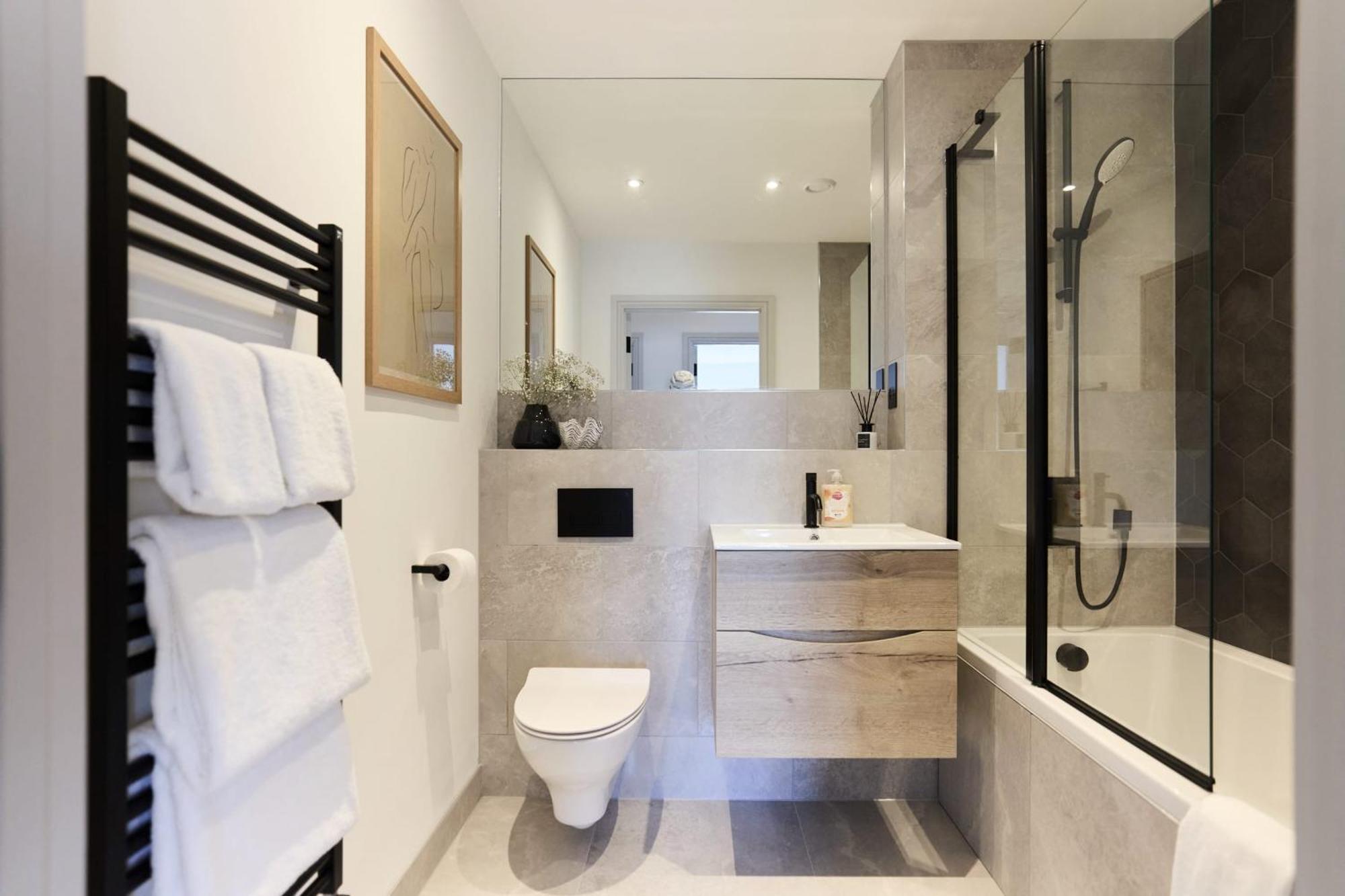 The South Wimbledon Escape - Lovely 3bdr With Balcony London