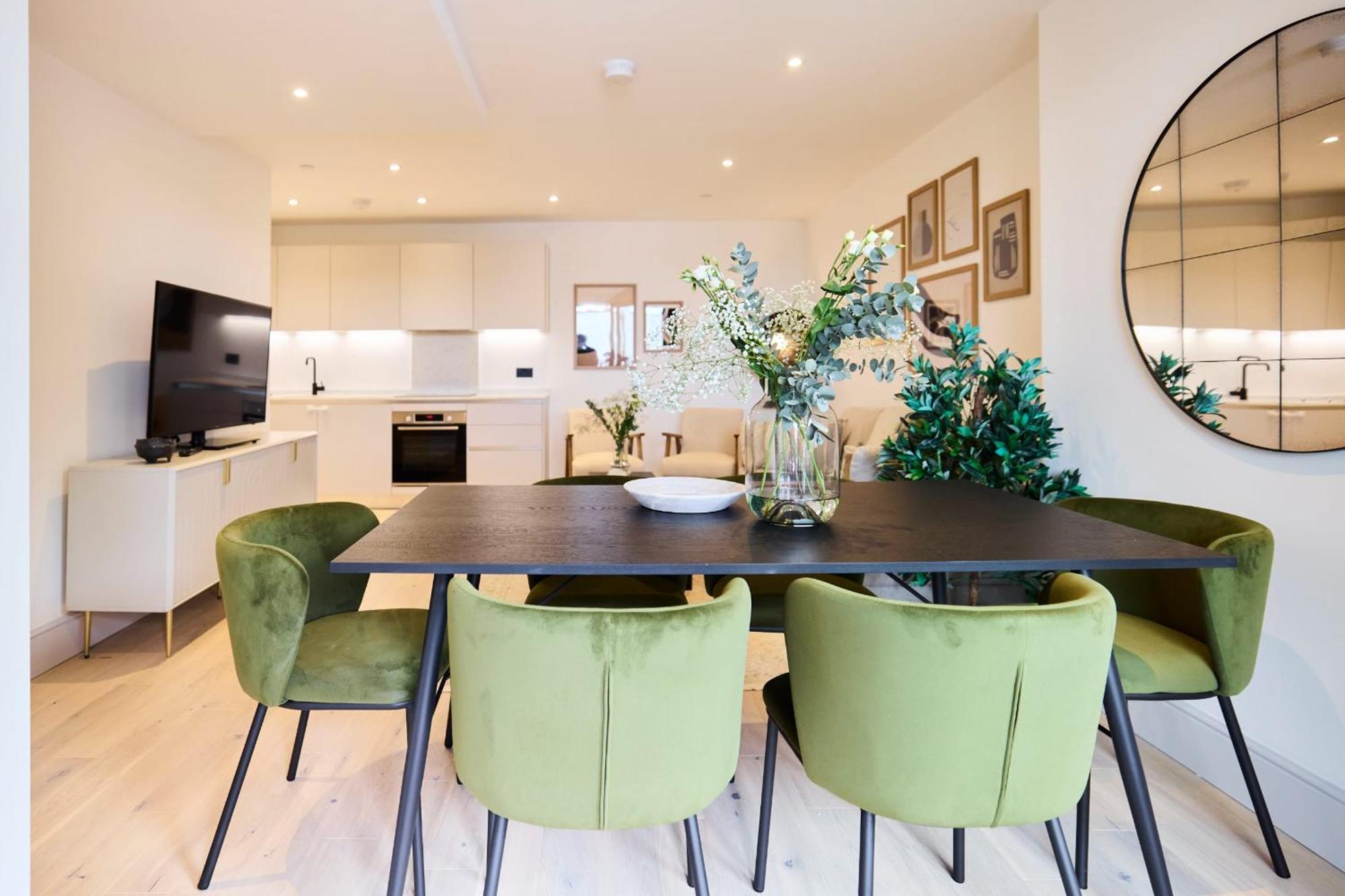 The South Wimbledon Escape - Lovely 3bdr With Balcony London
