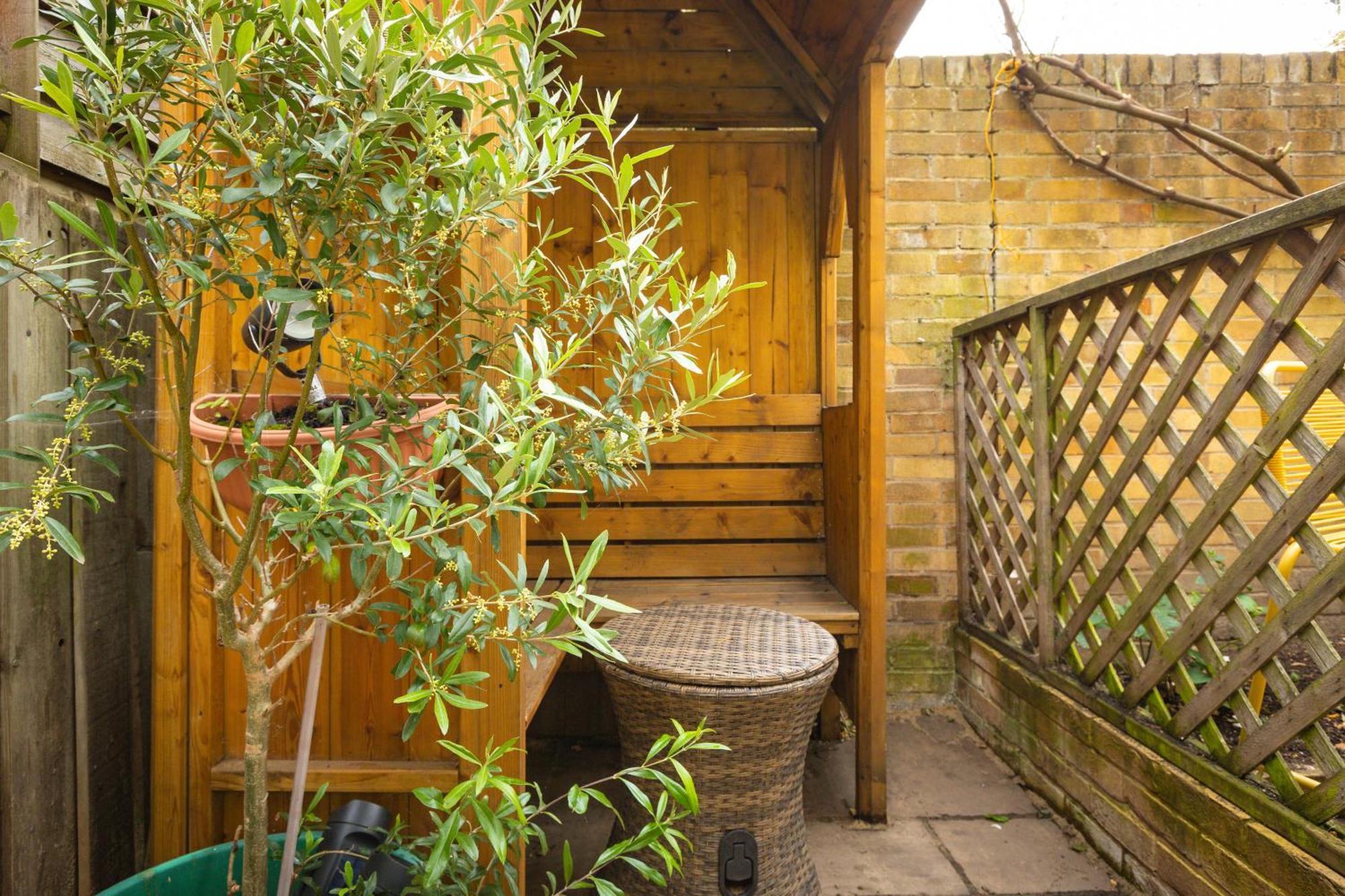 Secluded 1br With Garden Near Vibrant Dalston Londres