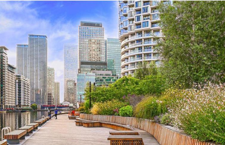 Casa de hóspedes Cosy Bedroom With Private Bathroom Ensuite In Canary Wharf E14 Only 1 Stop To Excel And O2 For Short Or Long Let In Canary Wharf, Less Than An Hour From Heathrow, Stansted And Gatwick Airport