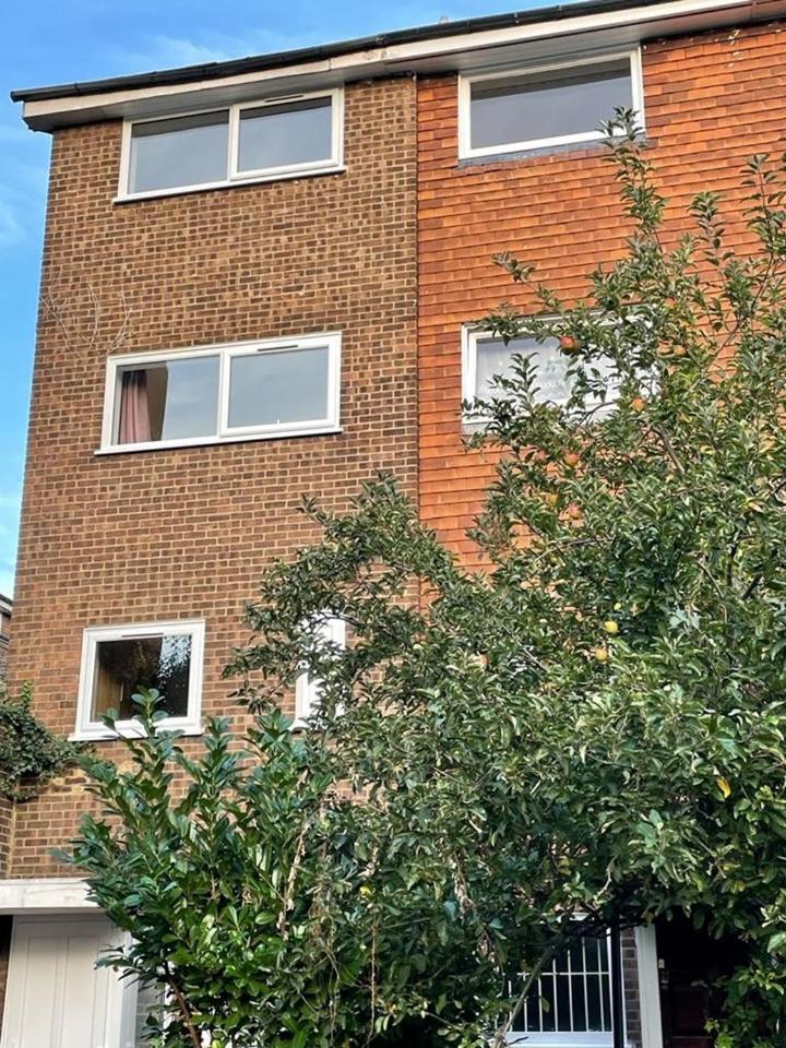 Cosy Bedroom With Private Bathroom Ensuite In Canary Wharf E14 Only 1 Stop To Excel And O2 For Short Or Long Let In Canary Wharf, Less Than An Hour From Heathrow, Stansted And Gatwick Airport Londres