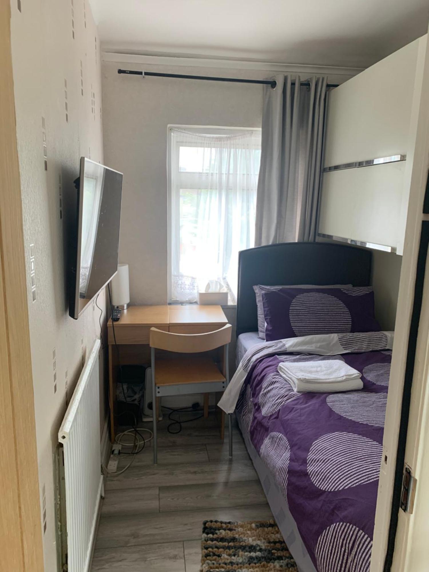 Small Single Boxroom Ovo Wembley Stadium * Londres